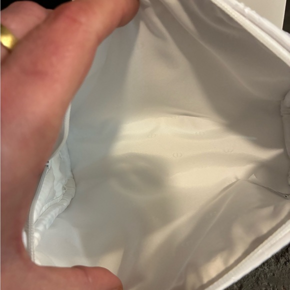 Dior White Quilted Cosmetic Makeup Bag w/ Box | CD Logo | Brand New - Picture 3 of 3